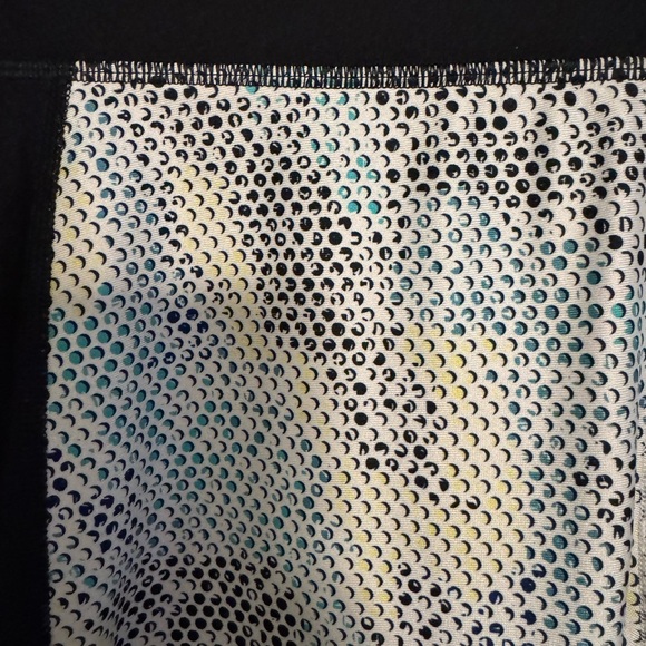 Under Armour Women's HeatGear Armour Print Capri size XL EUC - Picture 3 of 7